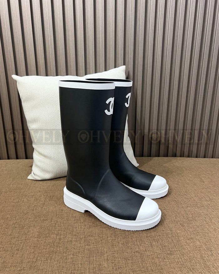 샤넬 CC 로고 블랙 앤 화이트 뉴 러버 레인 부츠