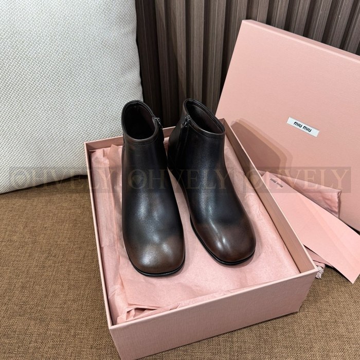 미우미우 퓨메 가죽 부티