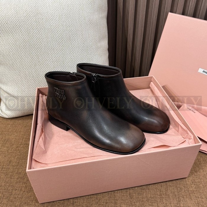 미우미우 퓨메 가죽 부티