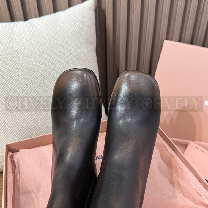 미우미우 퓨메 송아지 가죽 앵클 부츠