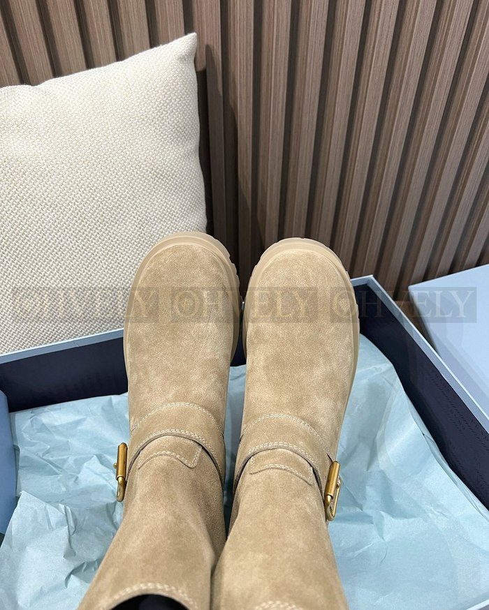 프라다 레더 부티 블랙