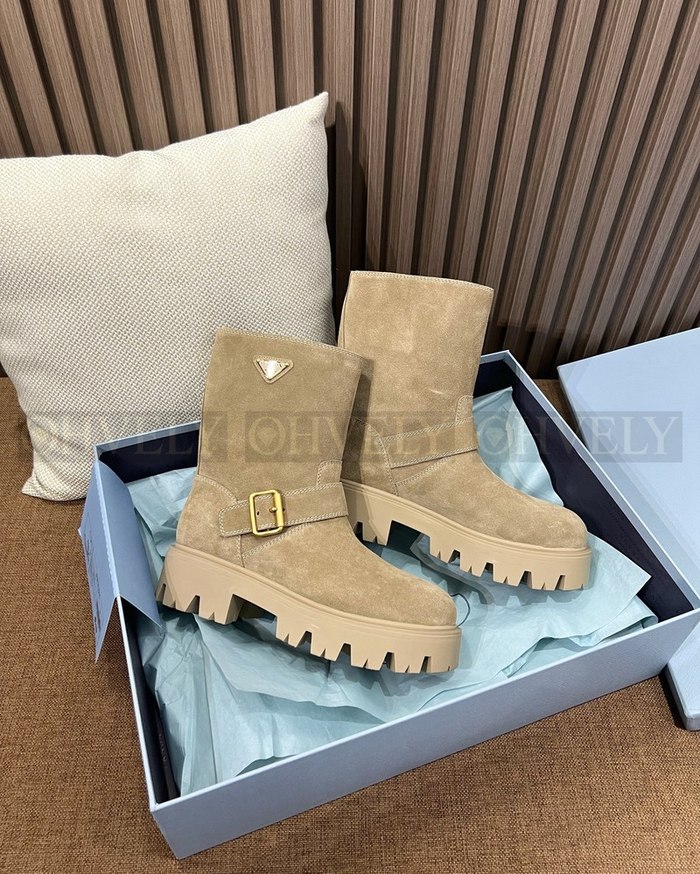 프라다 레더 부티 블랙