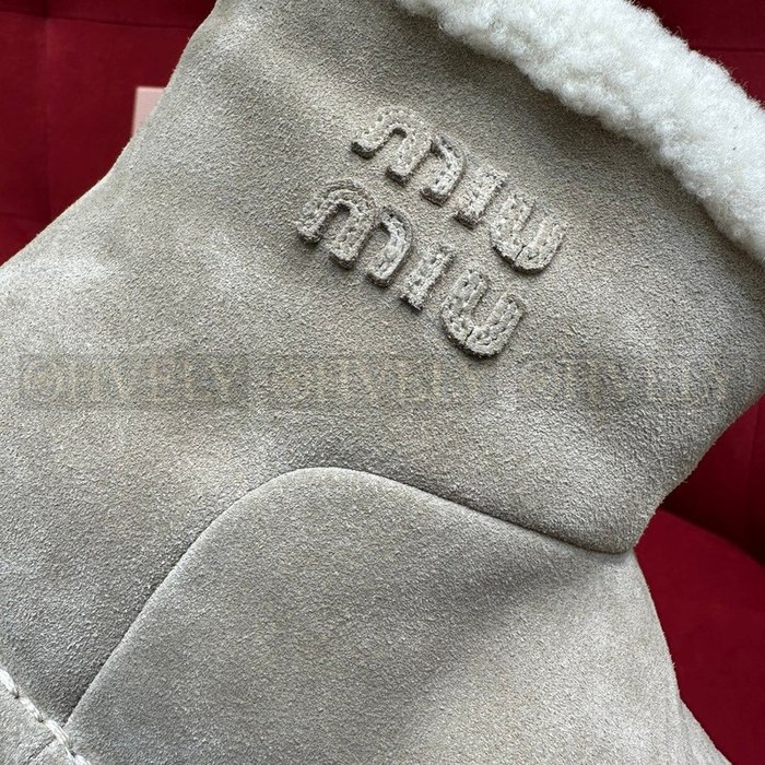 미우미우 스웨이드 부츠