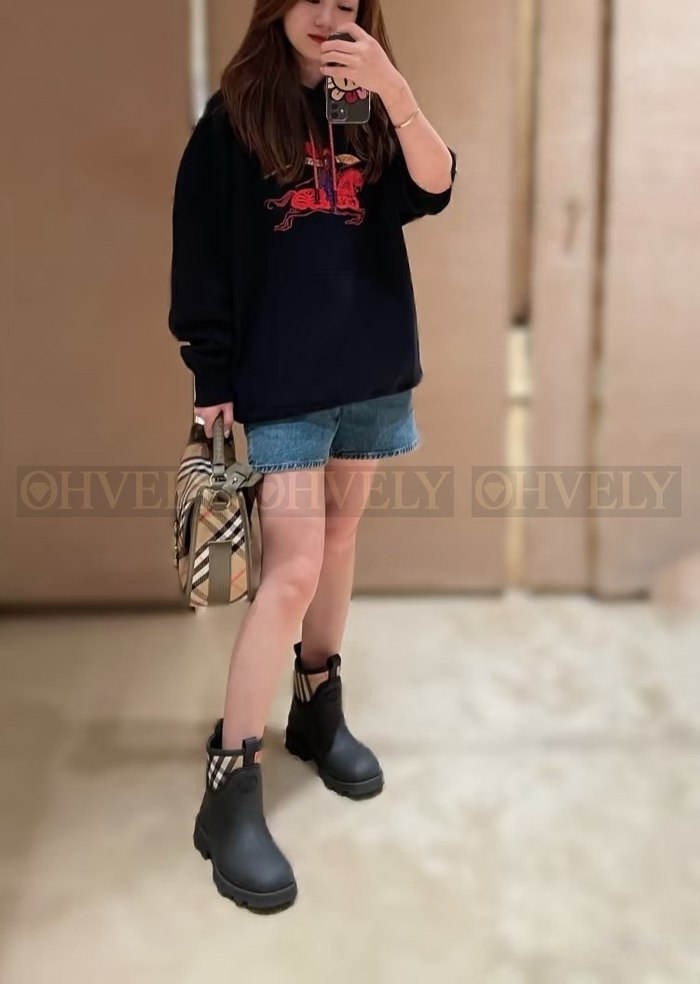 【 ZP 】Burberry 후드티 네이비 (매장가 135만원)