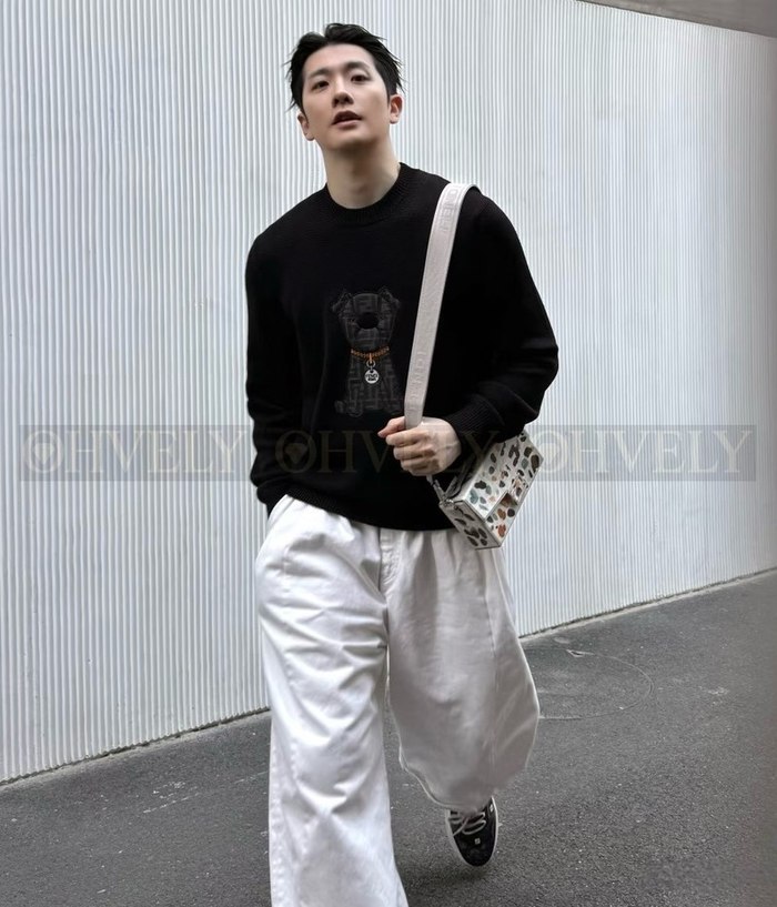 【 ZP 】FENDI 블랙 니트 맨투맨 티셔츠 (매장가 234만원)