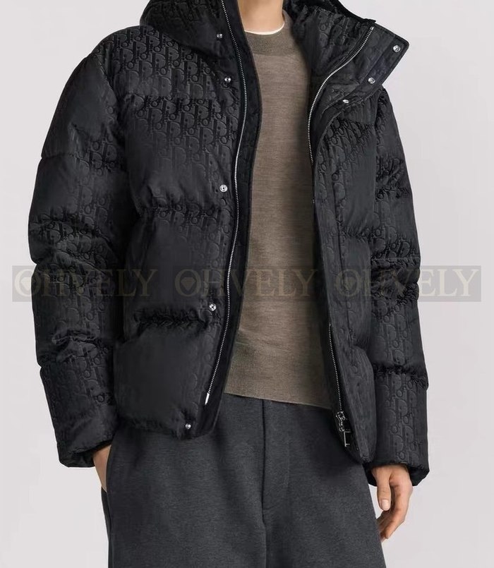 【 ZP 】DIOR 패딩 (매장가 680만원)