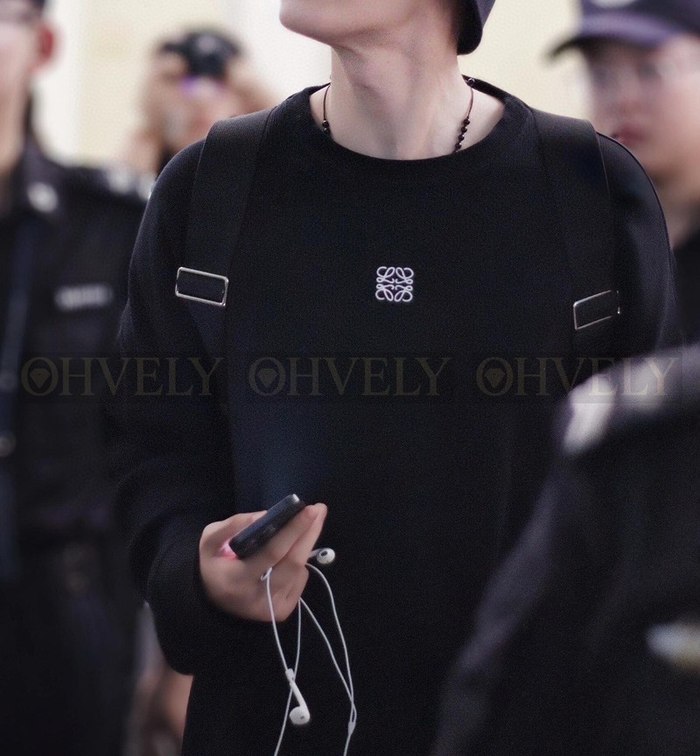 【 ZP 】LOEWE 라운드 맨투맨 (매장가 116만원)