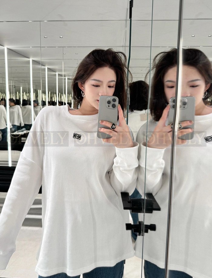 【 ZP 】LOEWE 라운드 맨투맨 (매장가 116만원)