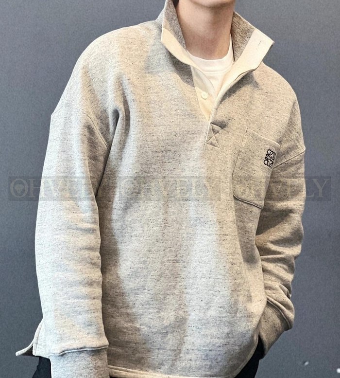 【 ZP 】LOEWE 하이넥 스웨터 (매장가 154만원)