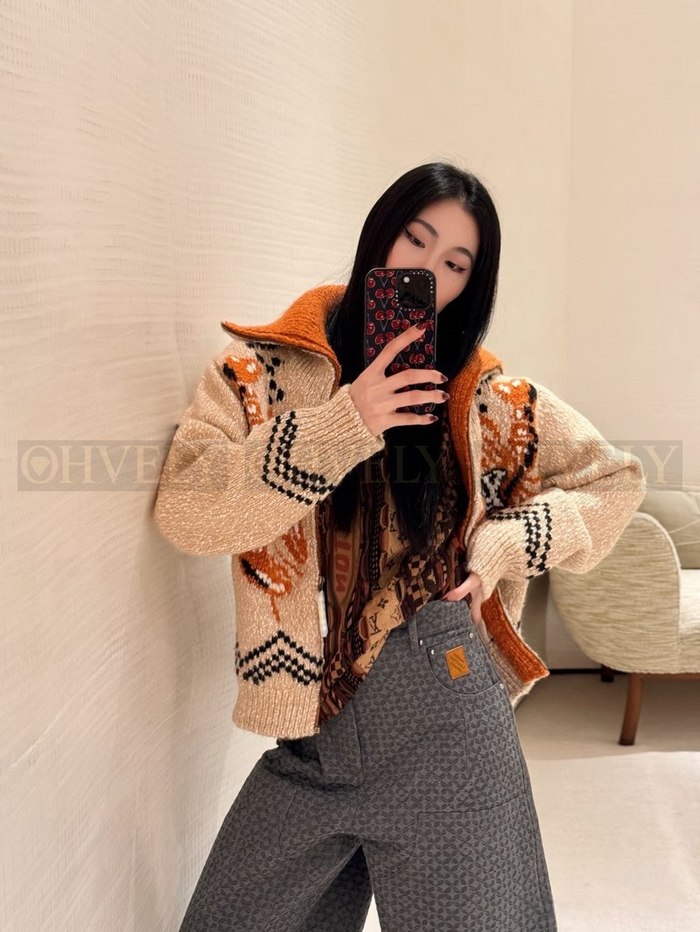 【 ZP 】LOUIS VUITTON 스웨터 아우터 (매장가 500만원)