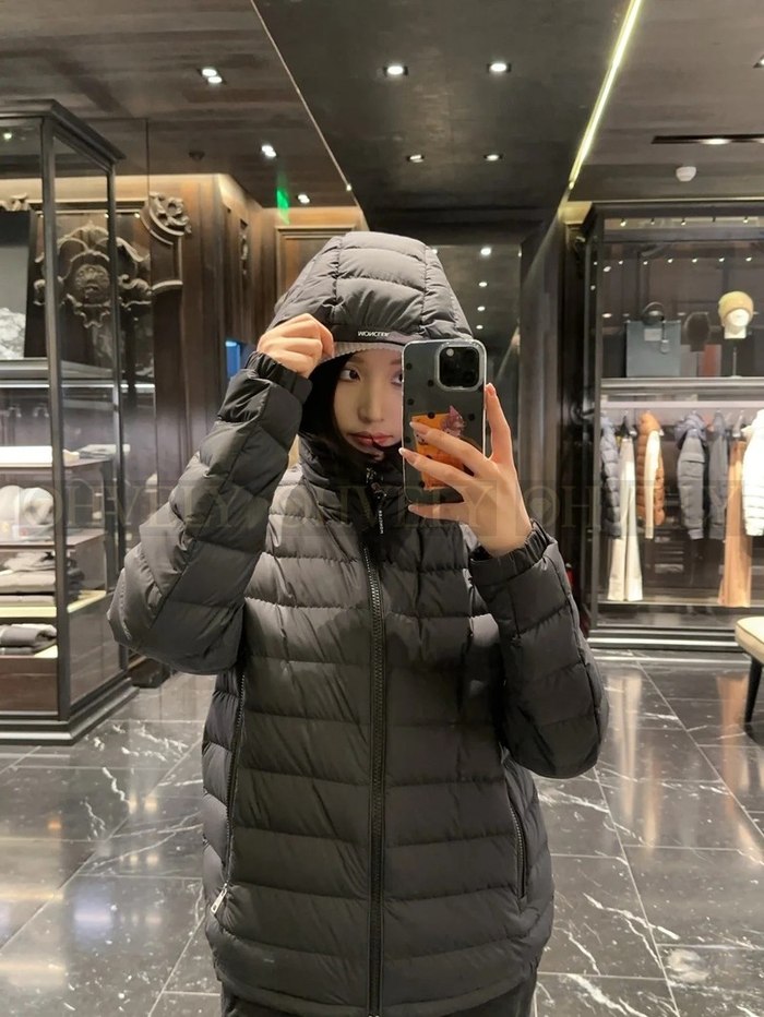 【 ZP 】MONCLER 패딩 (매장가 240만원)