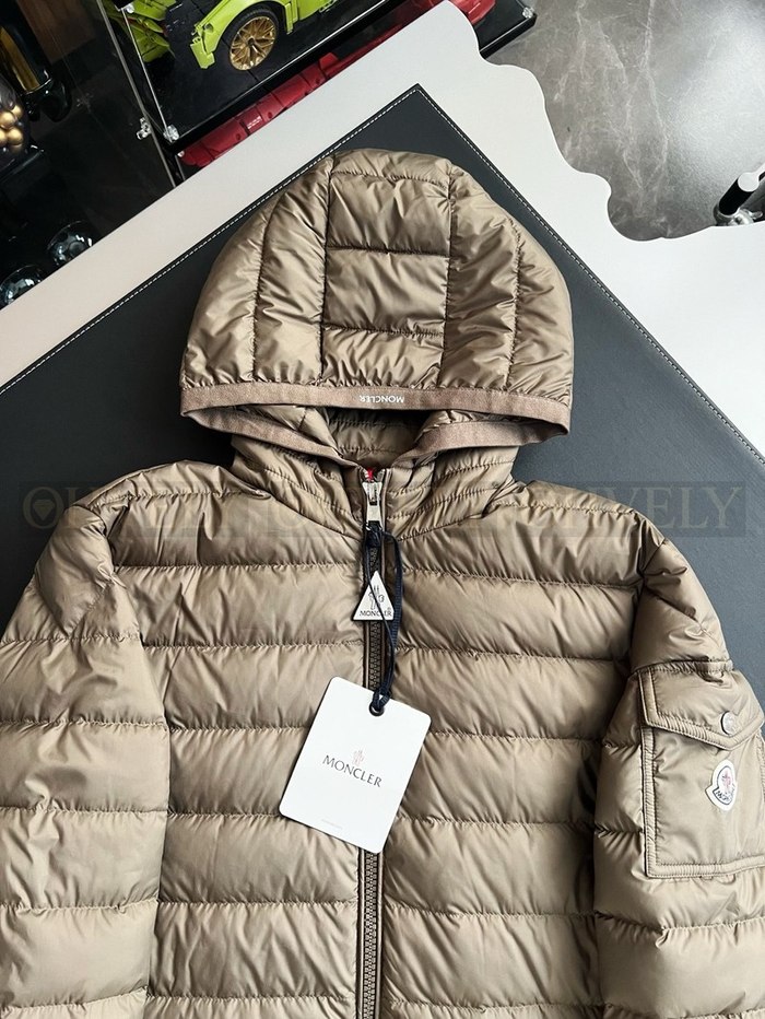 【 ZP 】MONCLER 패딩 (매장가 240만원)