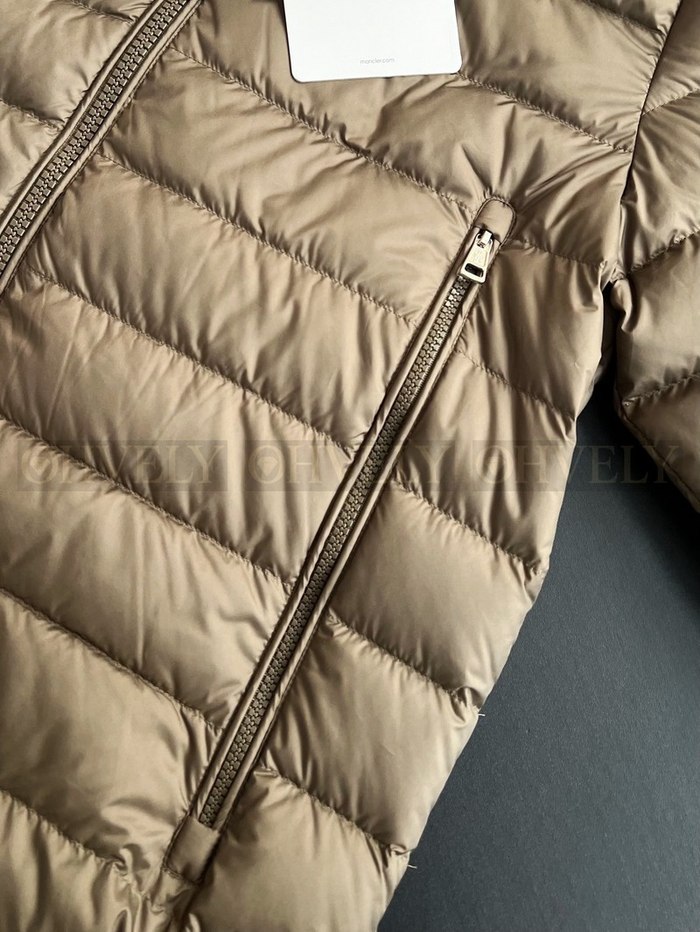 【 ZP 】MONCLER 패딩 (매장가 240만원)