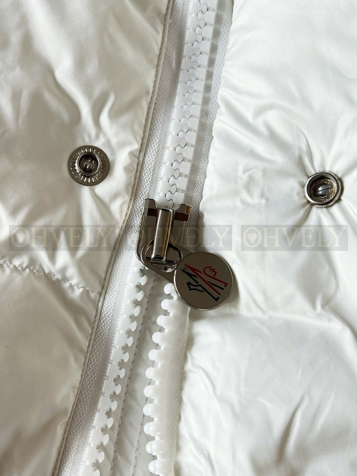 【 ZP 】MONCLER 패딩 (매장가 353만원)