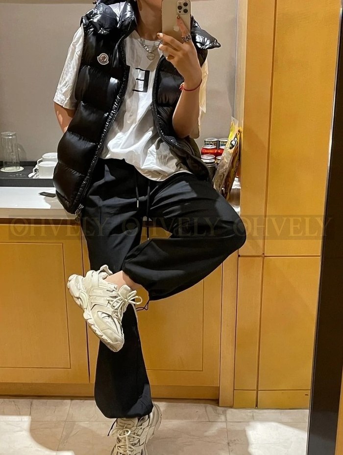 【 ZP 】MONCLER 패딩 조끼 (매장가 184만원)