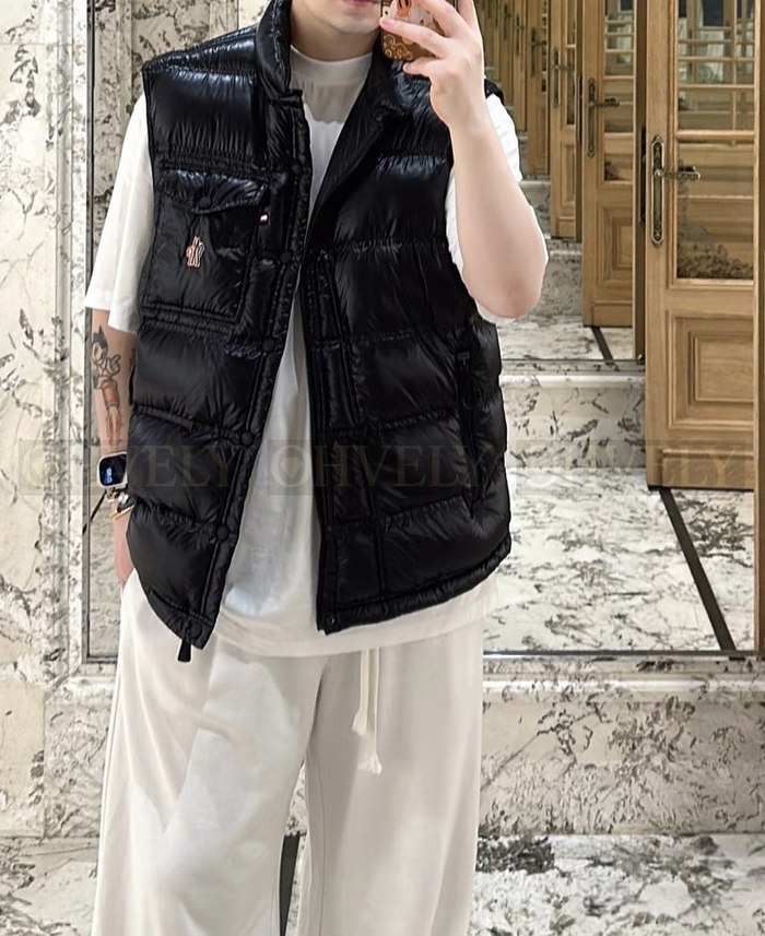 【 ZP 】MONCLER 패딩 조끼 (매장가 276만원)