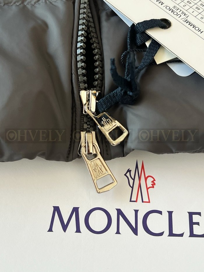 【 ZP 】MONCLER 패딩 아우터 (매장가 240만원)