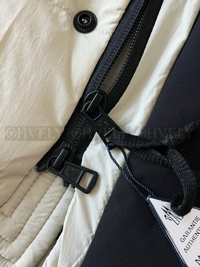 【 ZP 】MONCLER 패딩 (매장가 356만원)