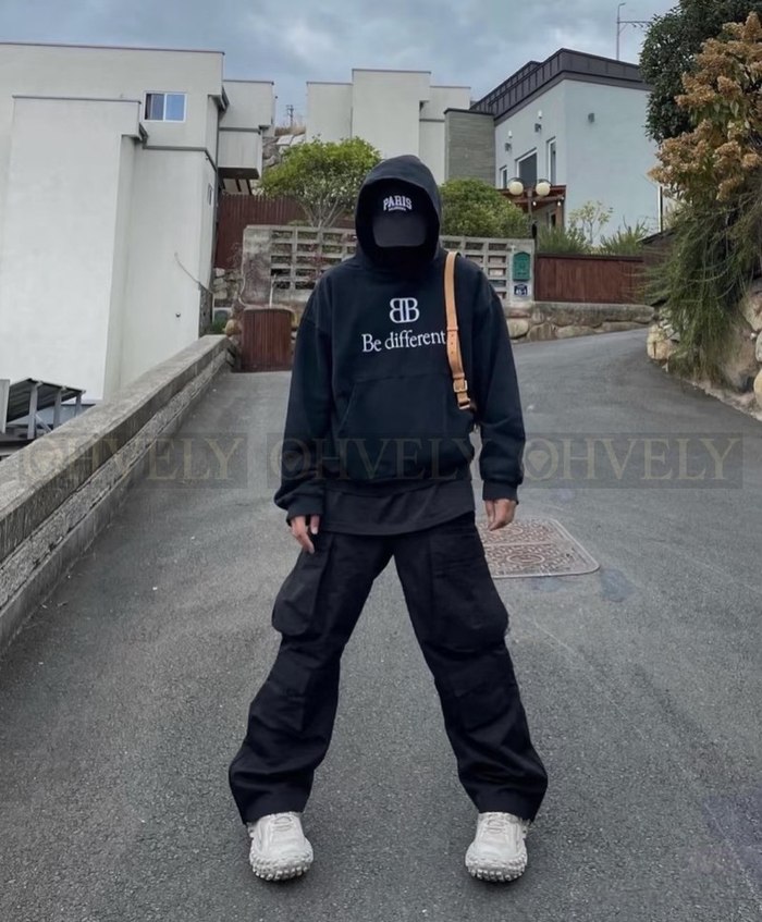 【 ZP 】BALENCIAGA 후드 맨투맨 (매장가 164만원)