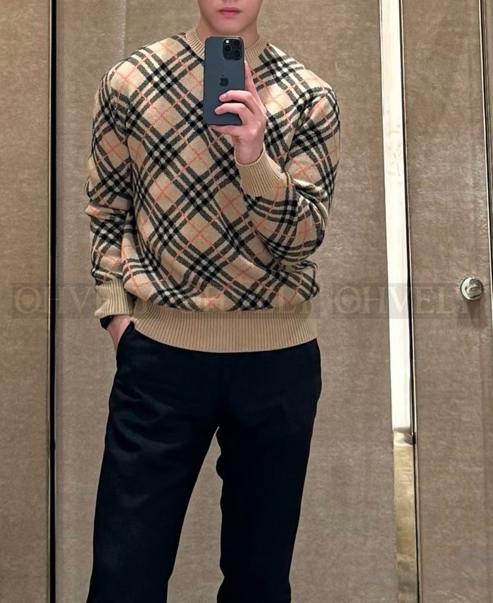【 ZP 】Burberry 블렌드 스웨터 (매장가 236만원)