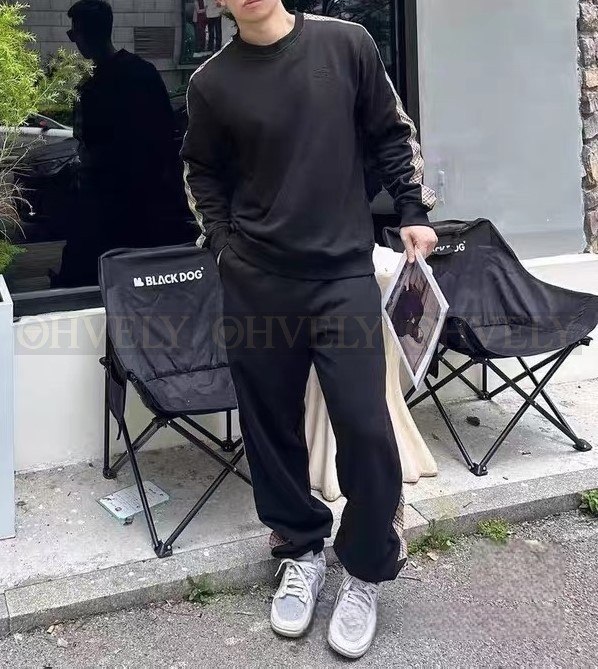 【 ZP 】Burberry 체크 트리밍 맨투맨 (매장가 131만원)