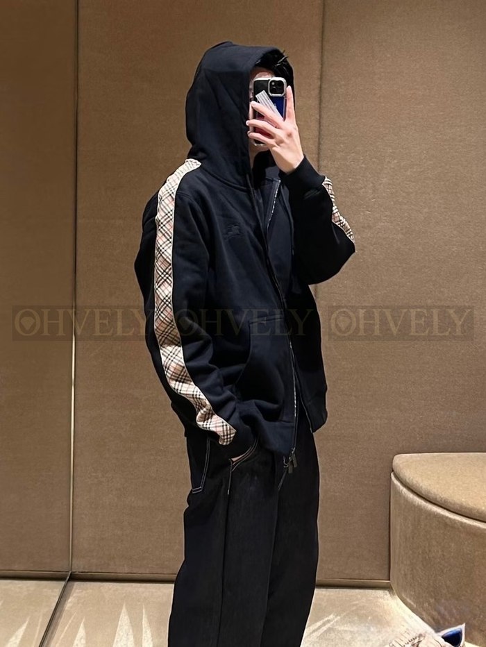 【 ZP 】Burberry 체크 트리밍 코튼 지퍼 후디 (매장가 142만원)