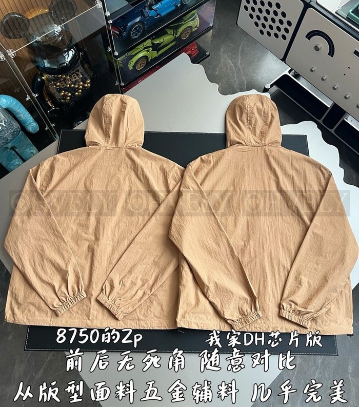 【 ZP 】Burberry 라이트웨이트 베이지 나일론 브렌드 자켓 (매장가 175만원)