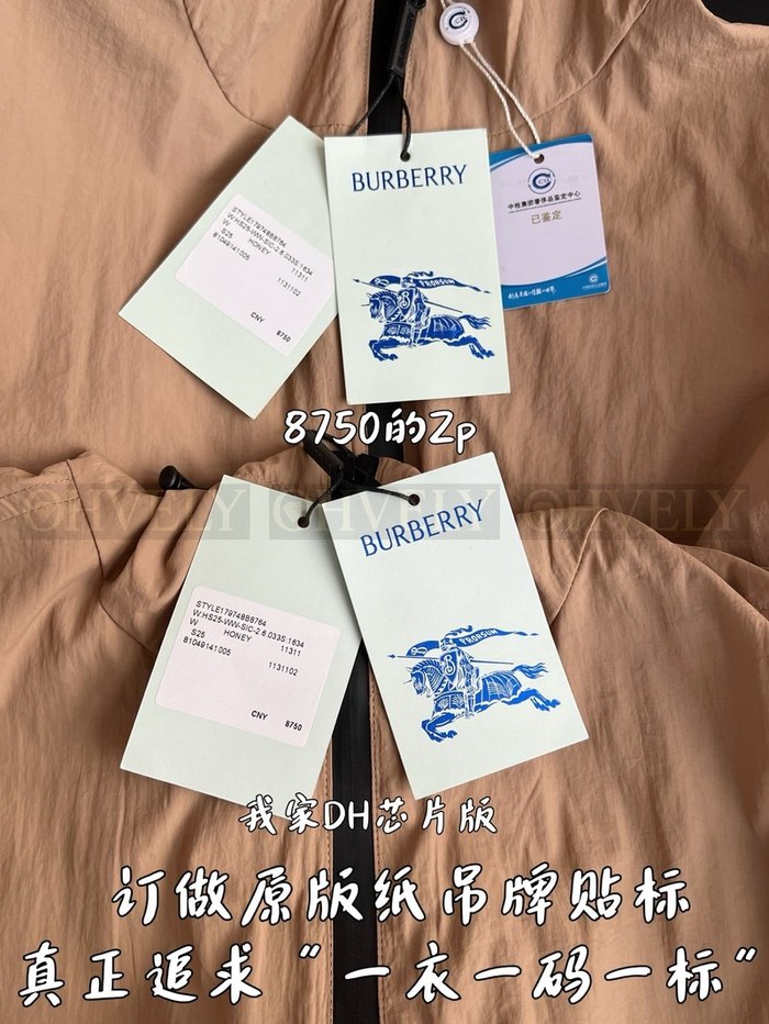 【 ZP 】Burberry 라이트웨이트 베이지 나일론 브렌드 자켓 (매장가 175만원)