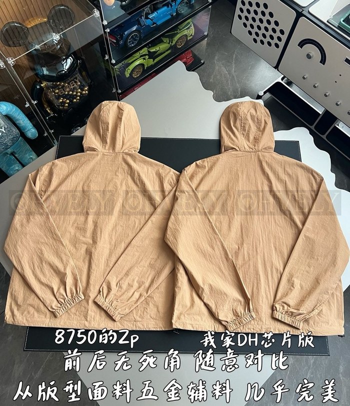 【 ZP 】Burberry 라이트웨이트 베이지 나일론 브렌드 자켓 (매장가 175만원)