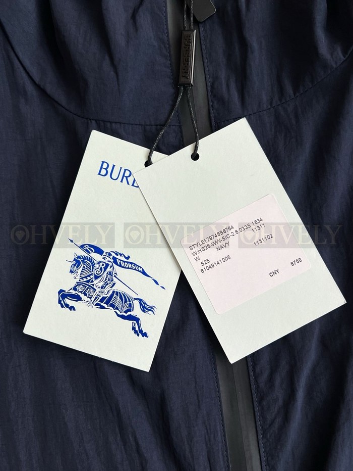 【 ZP 】Burberry 나일론 네이비 후드 자켓 (매장가 175만원)