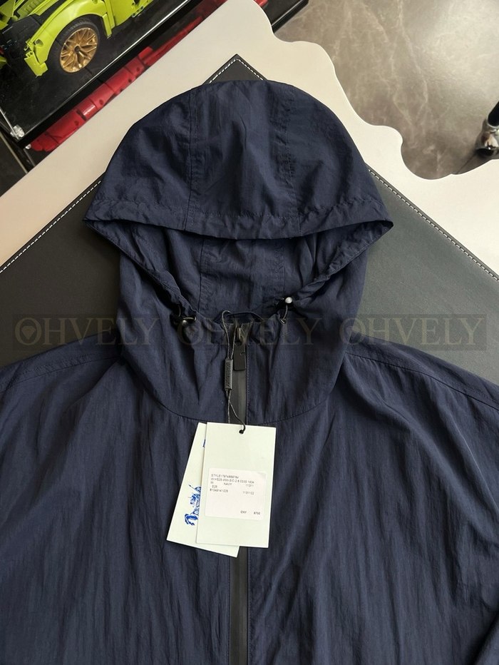 【 ZP 】Burberry 나일론 네이비 후드 자켓 (매장가 175만원)
