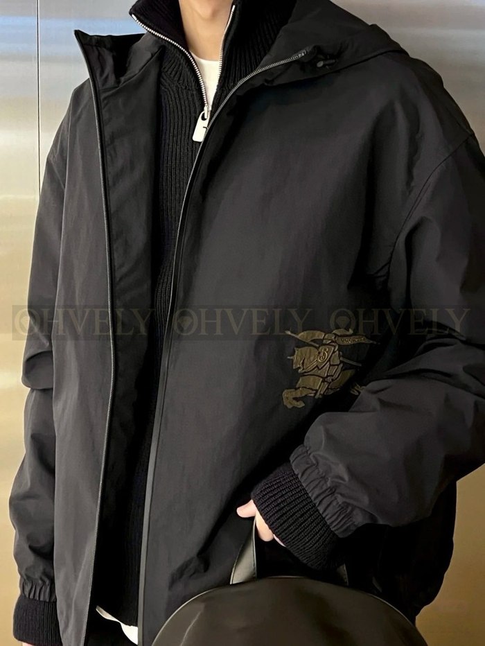 【 ZP 】Burberry 나일론 네이비 후드 자켓 (매장가 175만원)