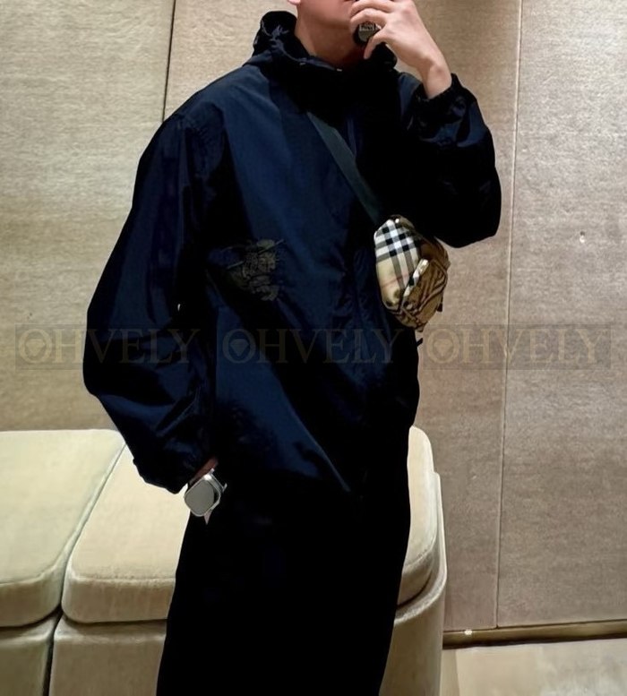 【 ZP 】Burberry 나일론 네이비 후드 자켓 (매장가 175만원)