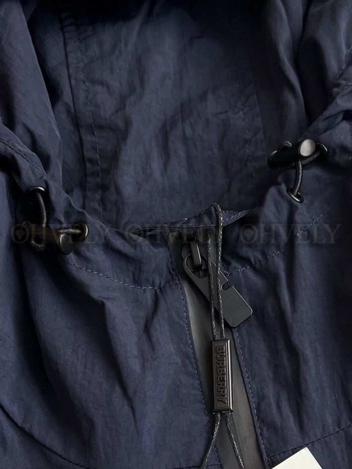 【 ZP 】Burberry 나일론 네이비 후드 자켓 (매장가 175만원)