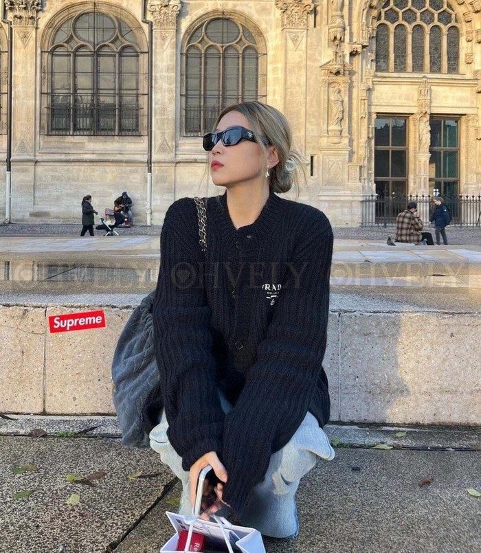 【 ZP 】Prada 블랙 스몰로고 가디건 (매장가 402만원)