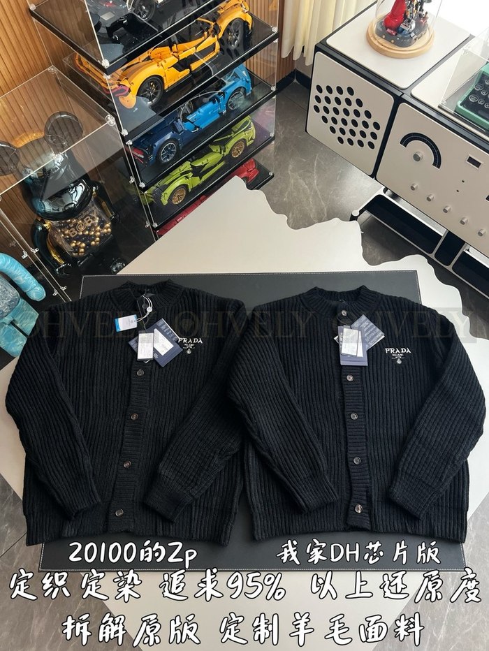 【 ZP 】Prada 블랙 스몰로고 가디건 (매장가 402만원)