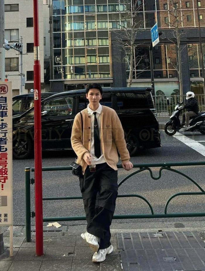 【 ZP 】Prada 가디건 (매장가 402만원)