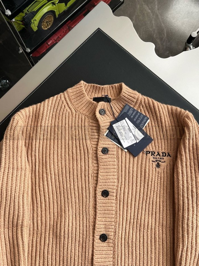 【 ZP 】Prada 가디건 (매장가 402만원)