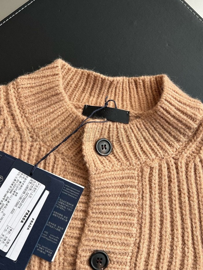 【 ZP 】Prada 가디건 (매장가 402만원)