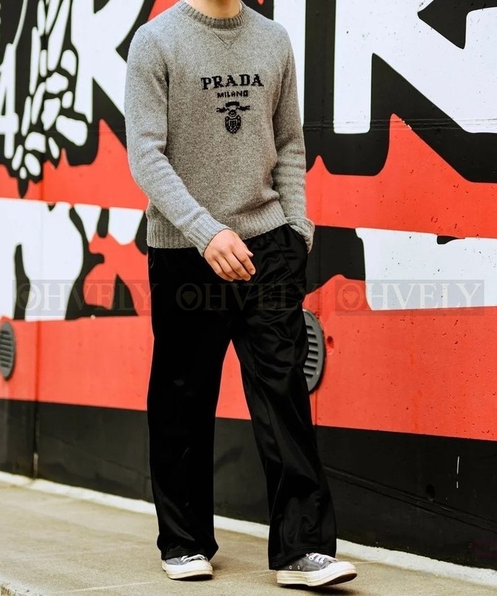 【 ZP 】Prada 맨투맨 그레이 (매장가 197만원)