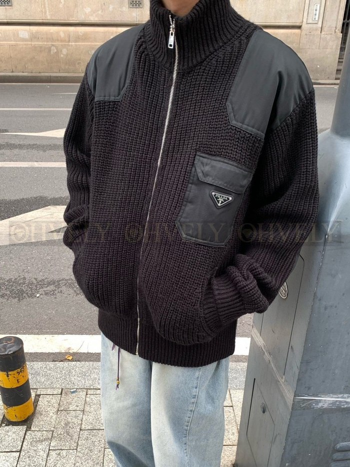 【 ZP 】Prada 가디건 (매장가 852만원)