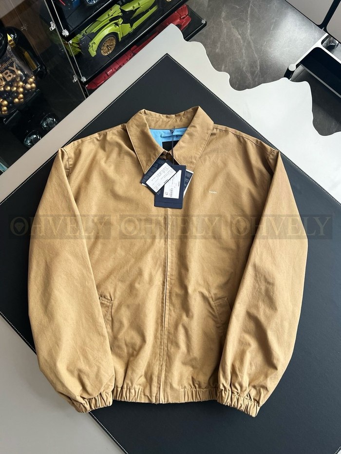 【 ZP 】Prada 바람막이 자켓 (매장가 386만원)