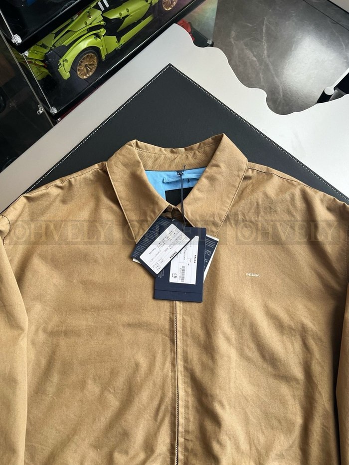 【 ZP 】Prada 바람막이 자켓 (매장가 386만원)