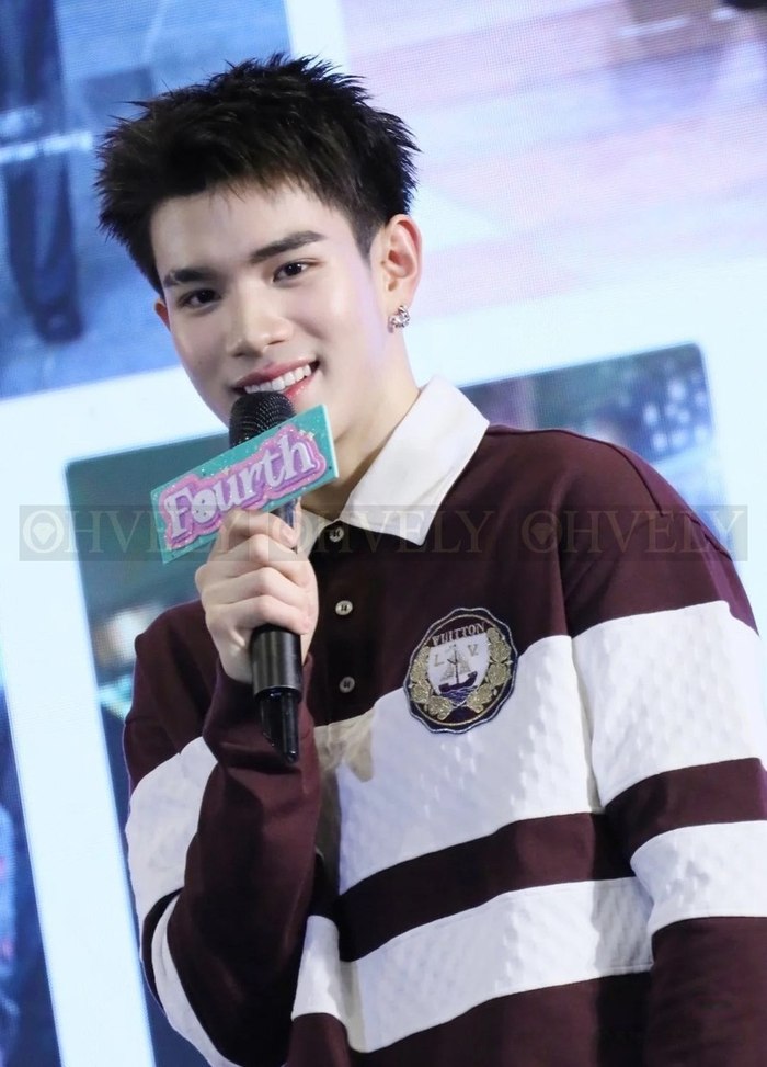 【 ZP 】LOUIS VUITTON 카라 티셔츠 (매장가 235만원)