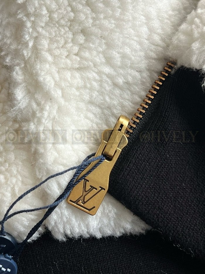 【 ZP 】LOUIS VUITTON 후드 조끼 (매장가 302만원)