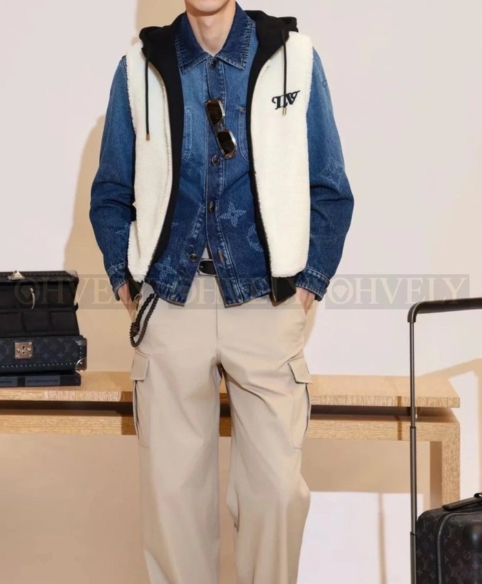 【 ZP 】LOUIS VUITTON 후드 조끼 (매장가 302만원)