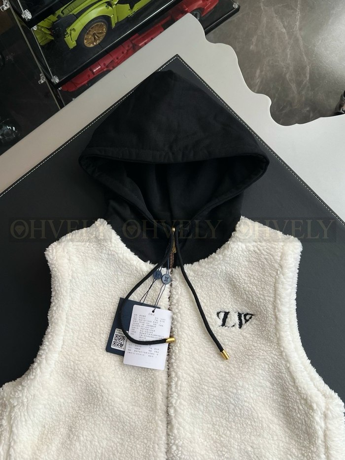 【 ZP 】LOUIS VUITTON 후드 조끼 (매장가 302만원)