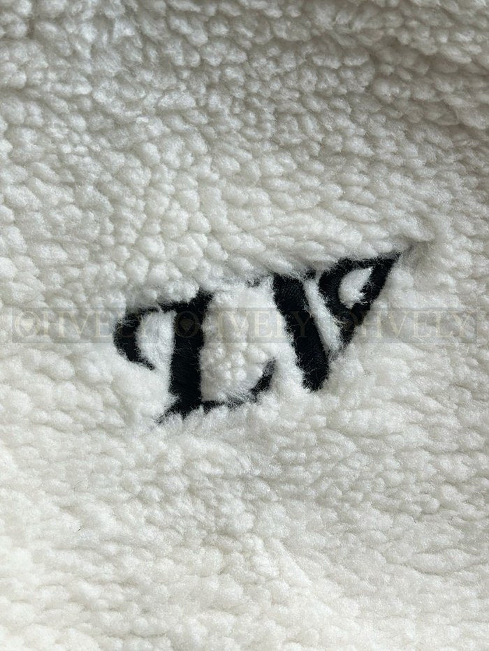 【 ZP 】LOUIS VUITTON 후드 조끼 (매장가 302만원)