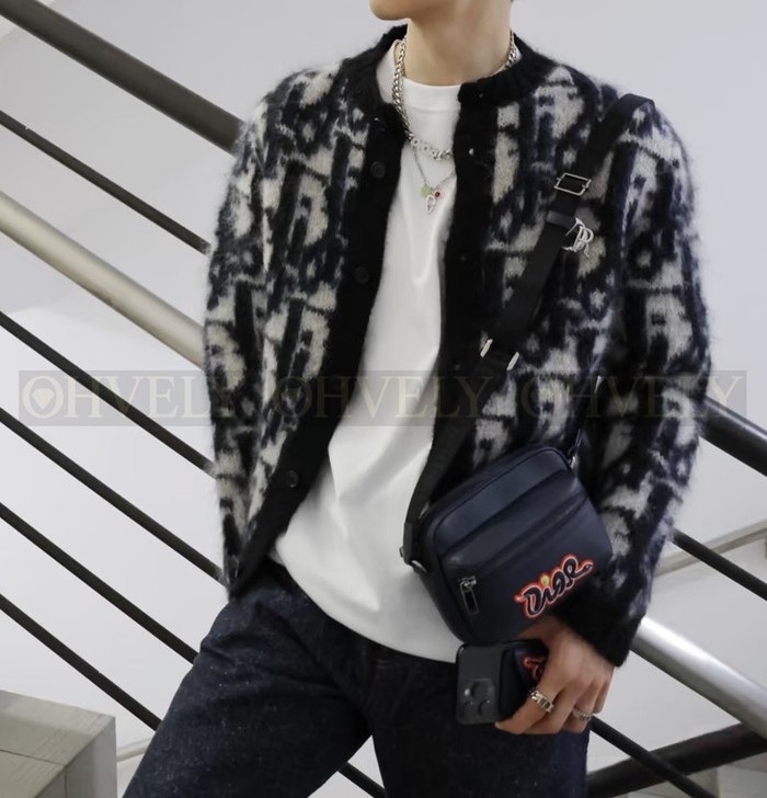 【 ZP 】DIOR 스웨터 자켓 (매장가 420만원)