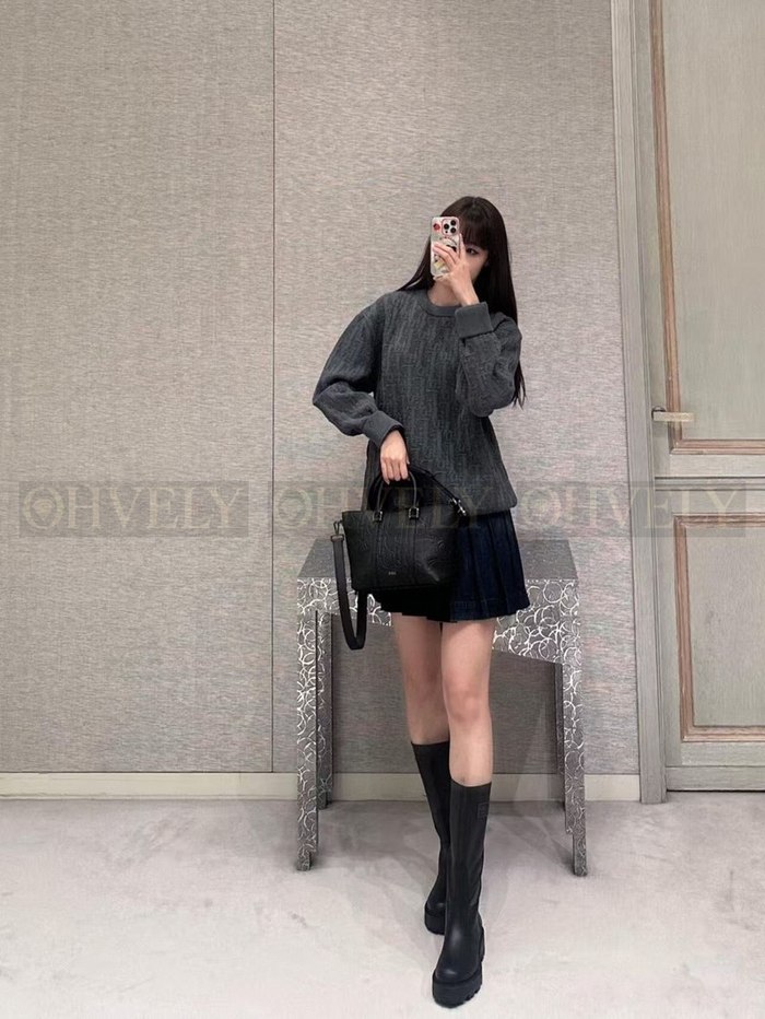 【 ZP 】DIOR 스웨터 (매장가 380만원)